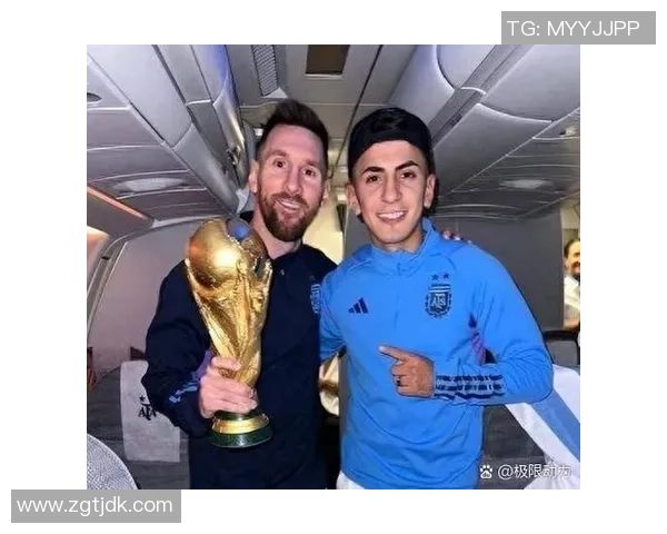 四大足球巨星闪耀登场，领衔全球赛场风云的传奇时刻与荣耀瞬间