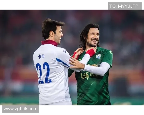 足球球星潇洒转头瞬间引爆全场观众热情与无数球迷激情讨论 足球球星潇洒转头瞬间引爆全场观众热情与无数球迷激情讨论